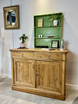 Buffet deux portes après relooking et aérogommage