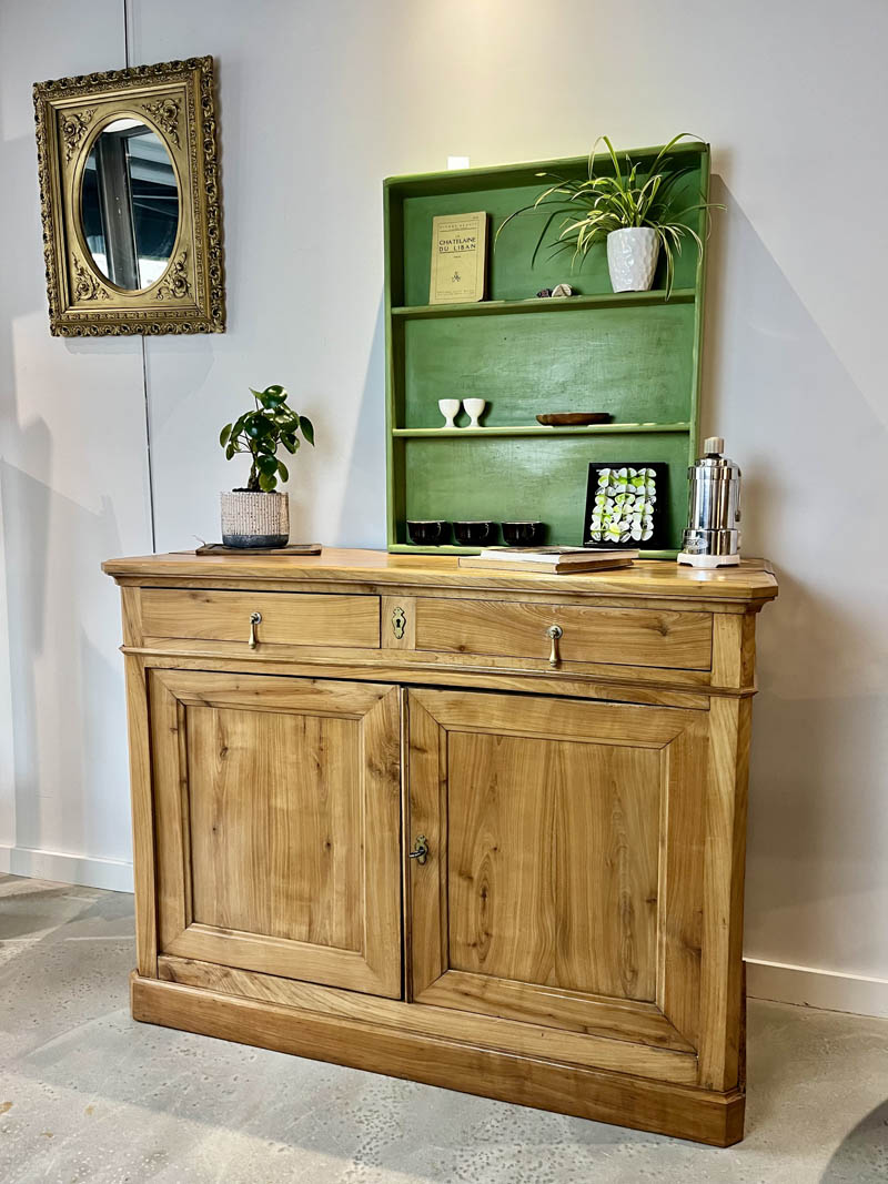 Buffet deux portes après relooking et aérogommage