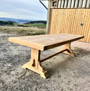 Table monastère relookée par Recyclidée